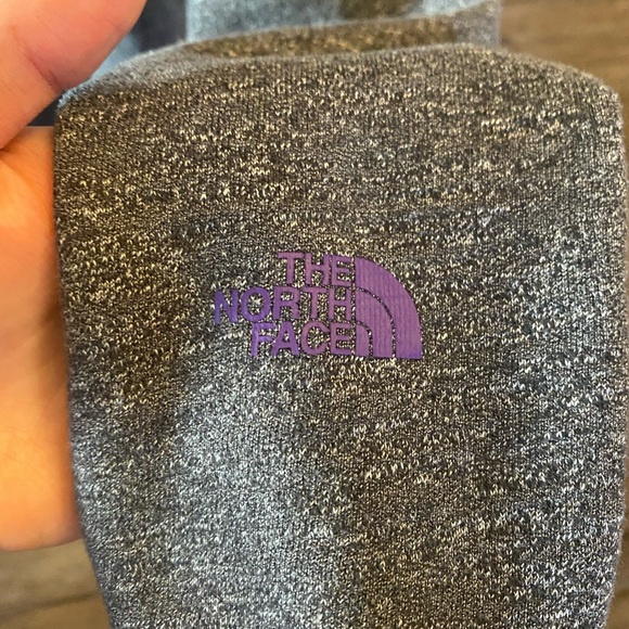 ⭐️the north face women’s zip up - Picture 2 of 6